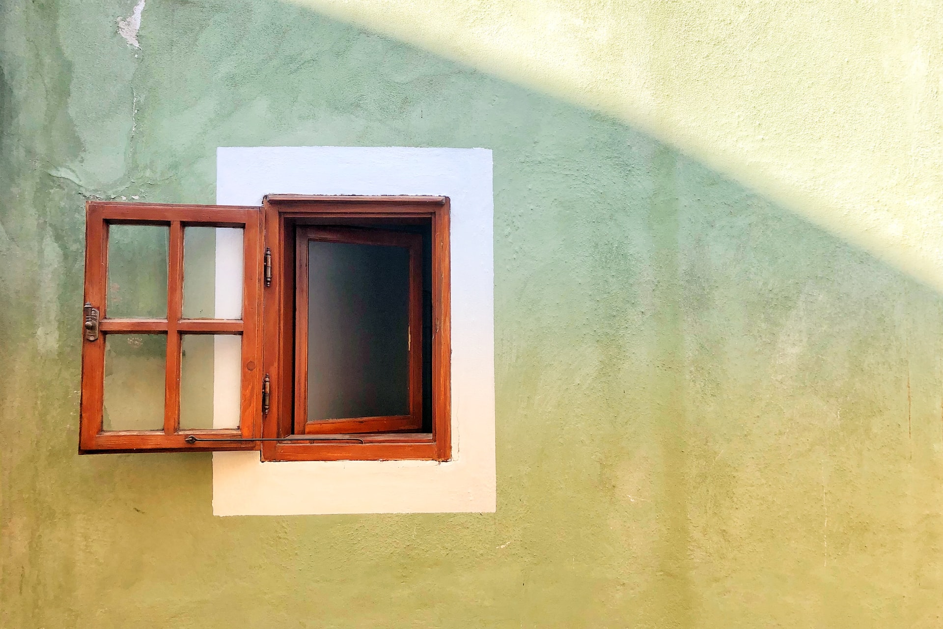 katerina-pavlyuchkova-FQYCJSqER_0-unsplash, window in a wall