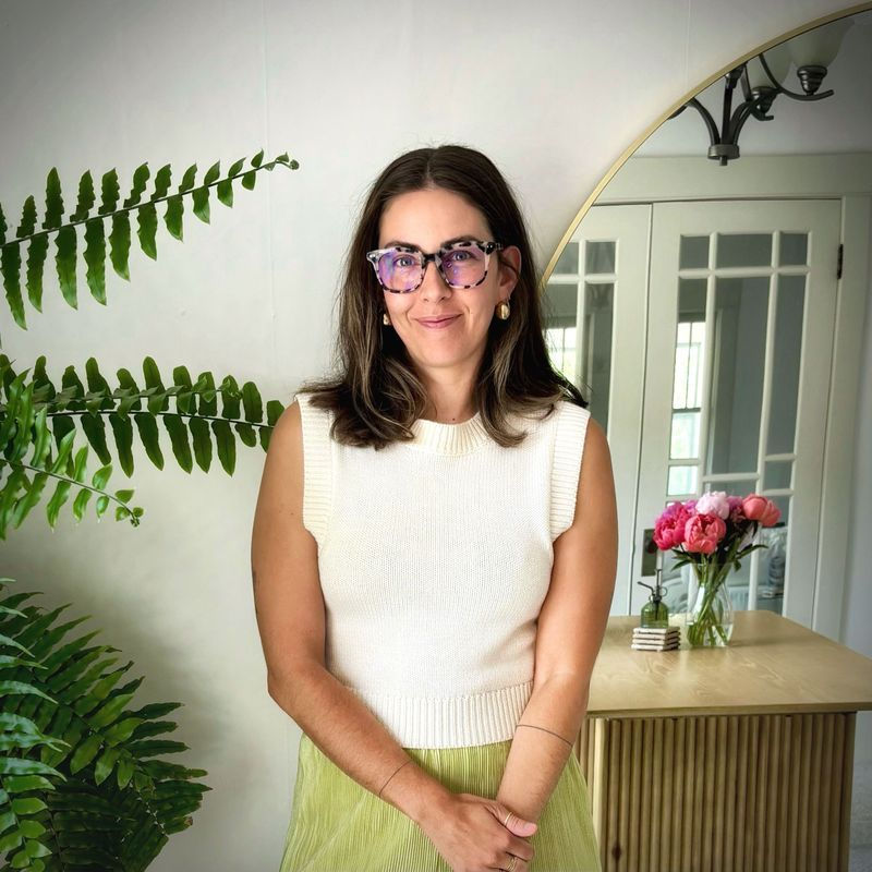 Alissa Romanuk, BSc, MPCC is a practitioner on Psychedelic.Support