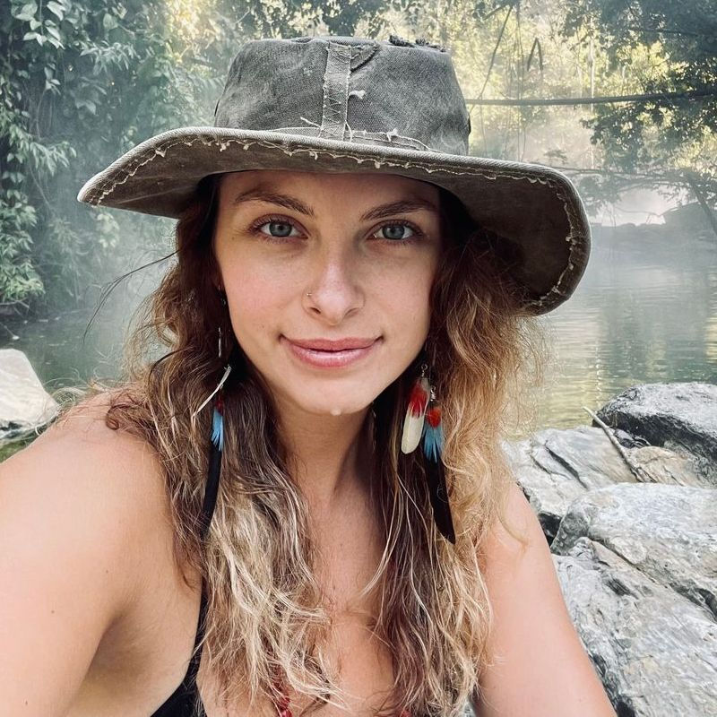 Arielle Mesa, LCSW, RYT is a practitioner on Psychedelic.Support